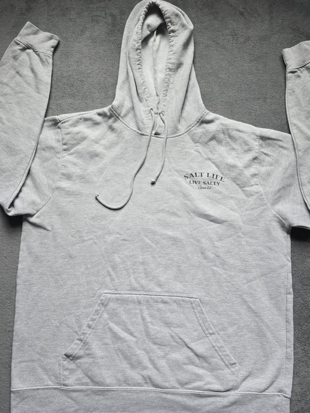 Salt Life Men's Light Gray Hoodie - Live Salty Graphic